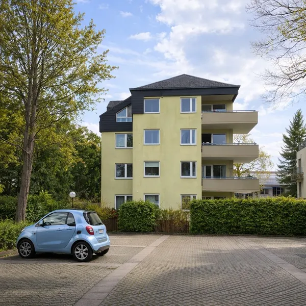 Helles 4-Zimmer-Apartment mit Loggia in Berlin-Zehlendorf (komplett saniert) — photo 1